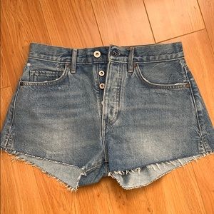 Levi’s Women Jean Shorts High Rise Brand New